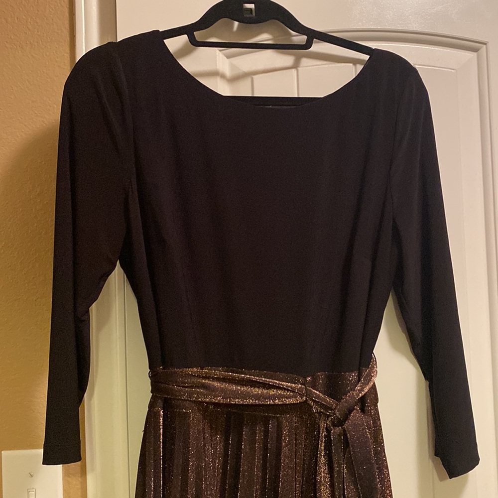 Jessica Howard Black and Gold Midi Dress - Picture 2 of 5